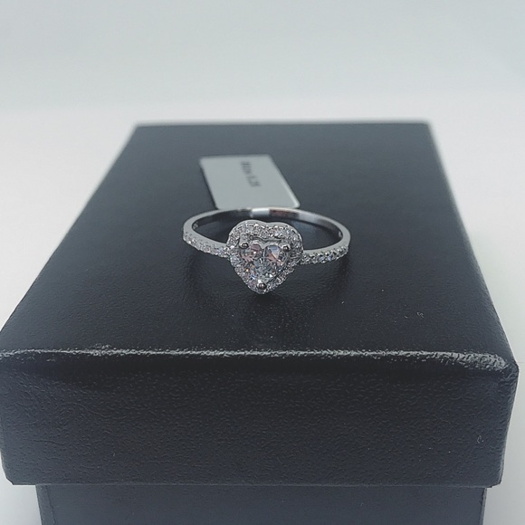 925 Sterling Silver Cubic Zirconia Ring - Picture 3 of 8